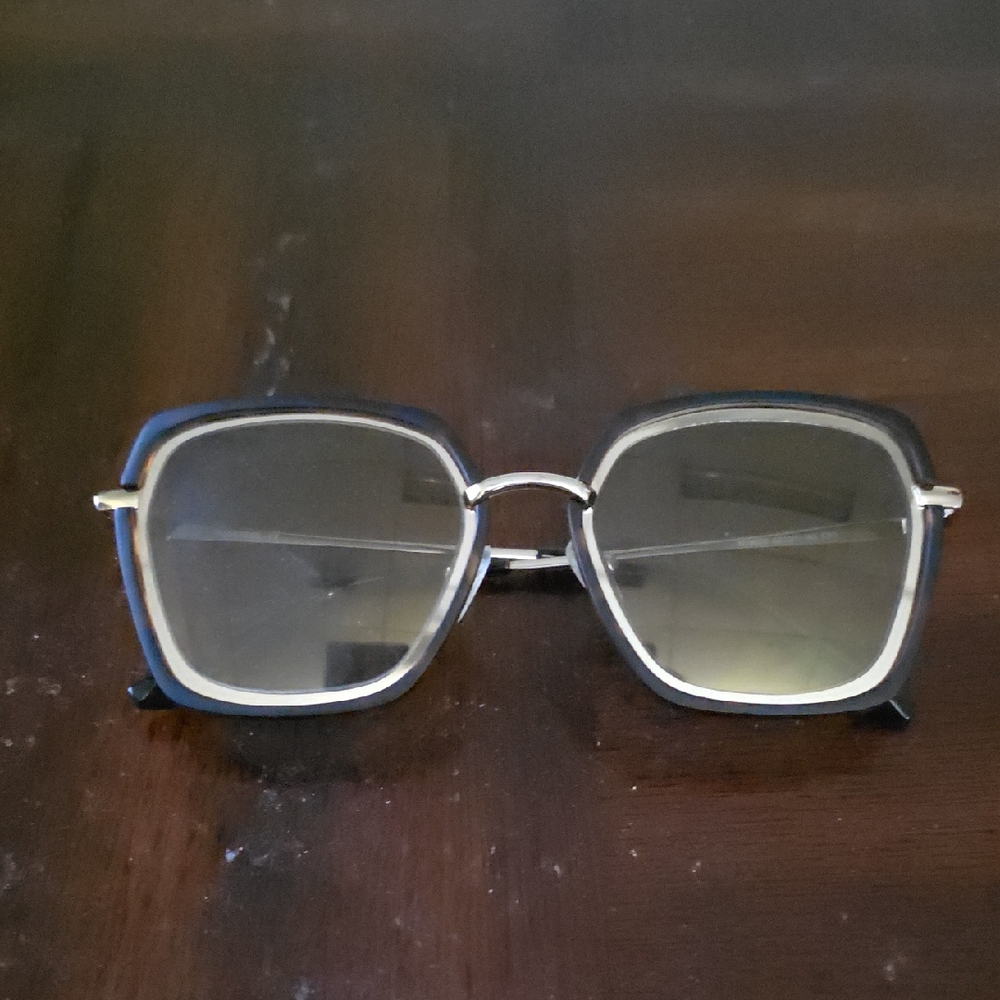 Stylish Black and Gold Sunglasses
